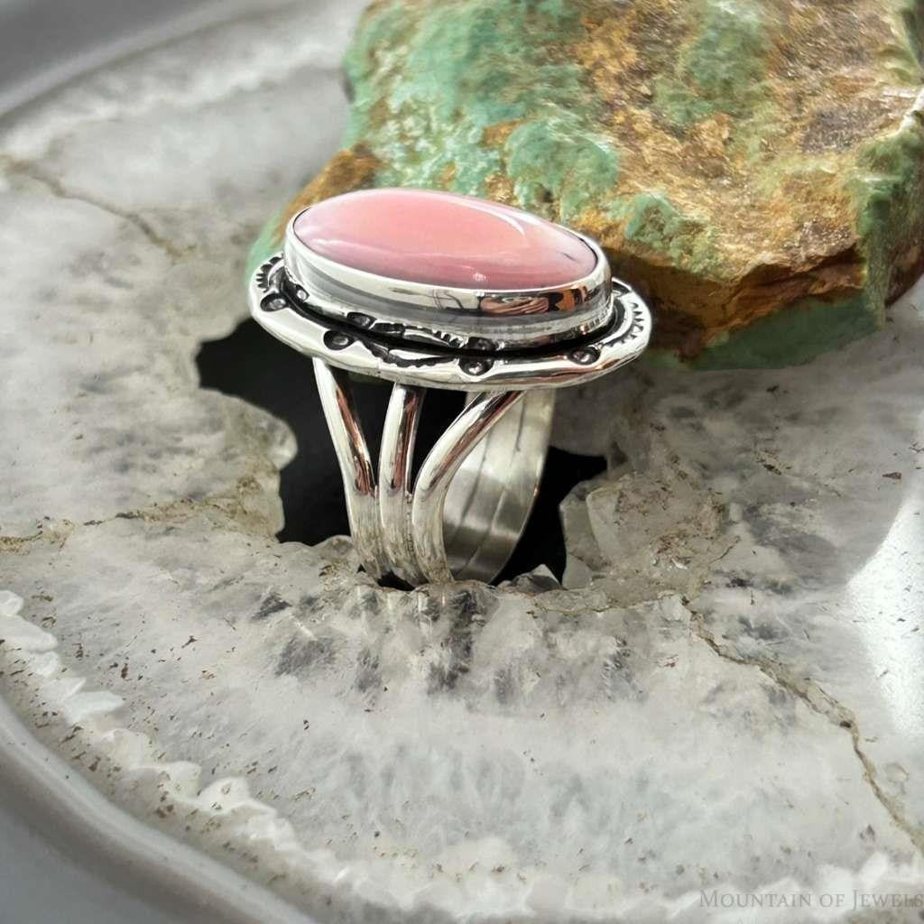 Native American Sterling Silver Oval Pink Conch Decorated Ring Size 7.75 For Women