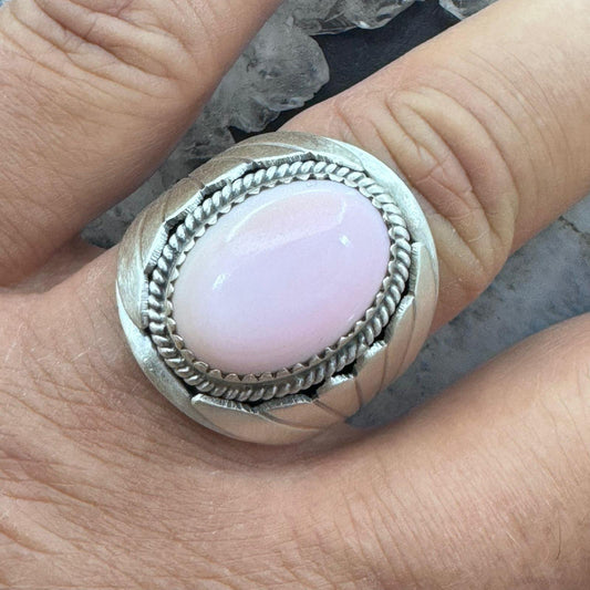 Native American Sterling Silver Oval Pink Conch Decorated Shield Ring Size 11 For Men