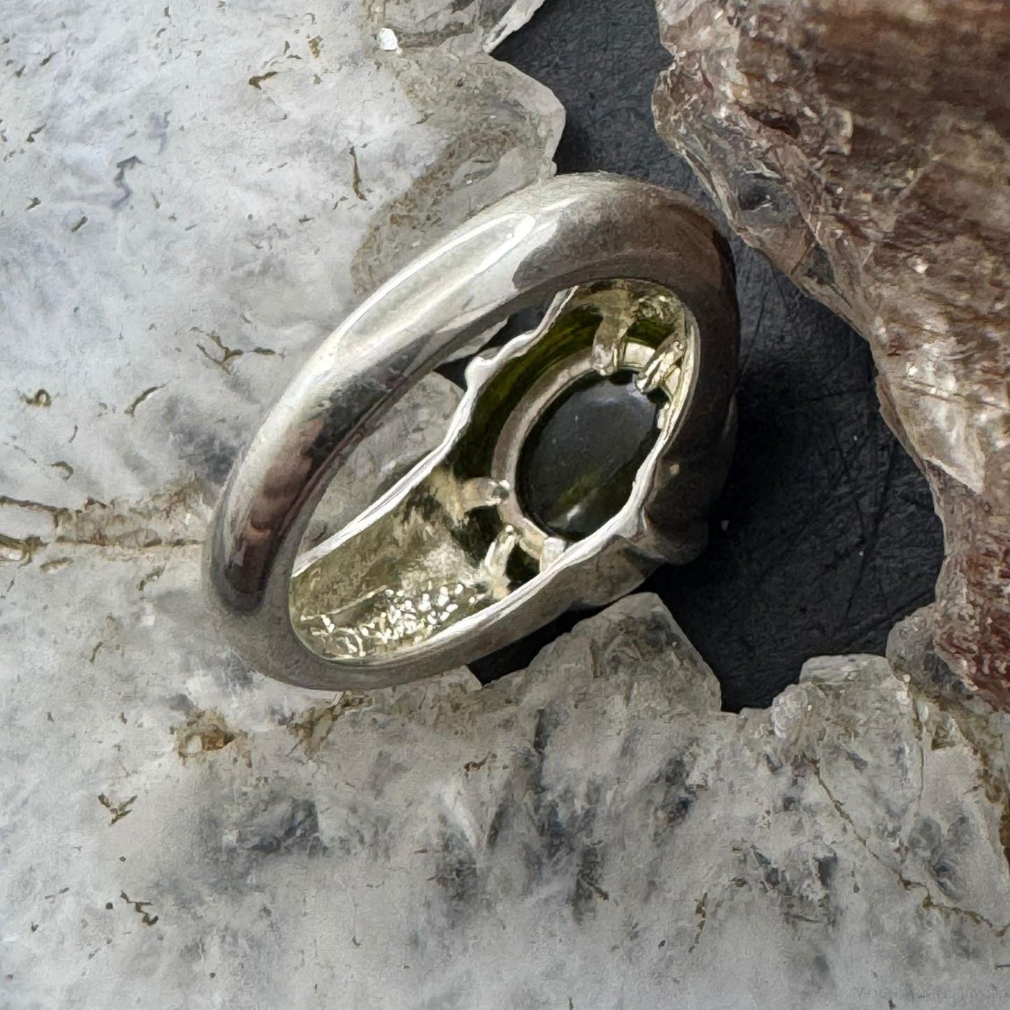 Carolyn Pollack Sterling Silver Oval Horizontal Peridot Decorated Shank Ring For Women
