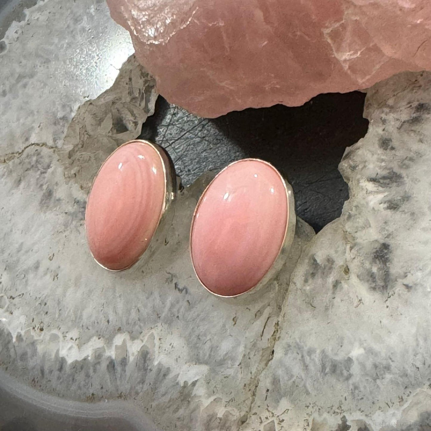 Native American Sterling Silver Oval Pink Conch Stud Earrings For Women