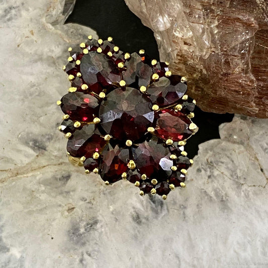 Vintage 18K Yellow Gold Cluster Garnet Lady's Ring Size 7.5