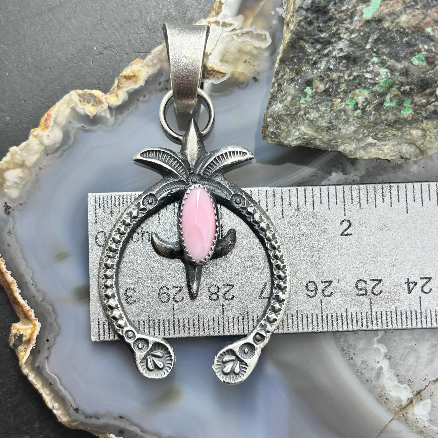Eva & Linberg Billah Native American Sterling Silver Pink Conch Naja Pendant For Women