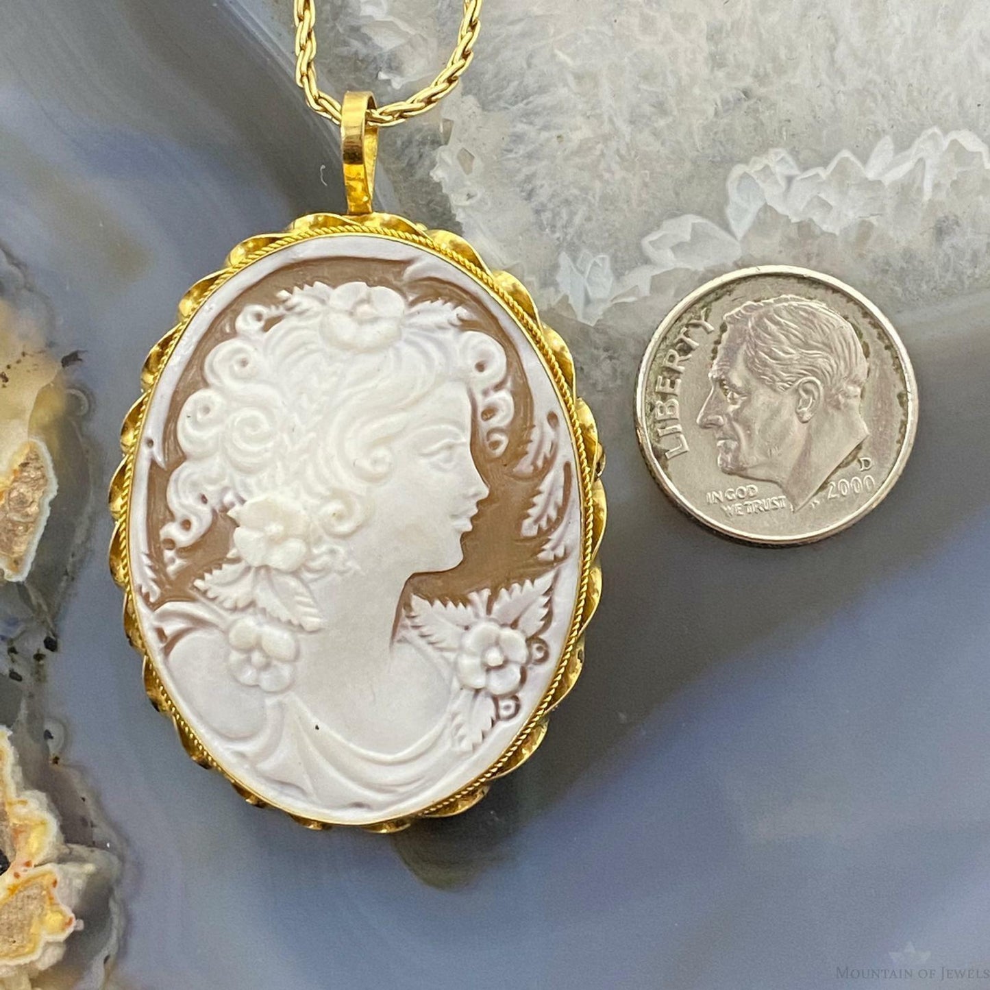 Vintage 14K Yellow Gold Cameo Pendant with 19" Gold Necklace For Women