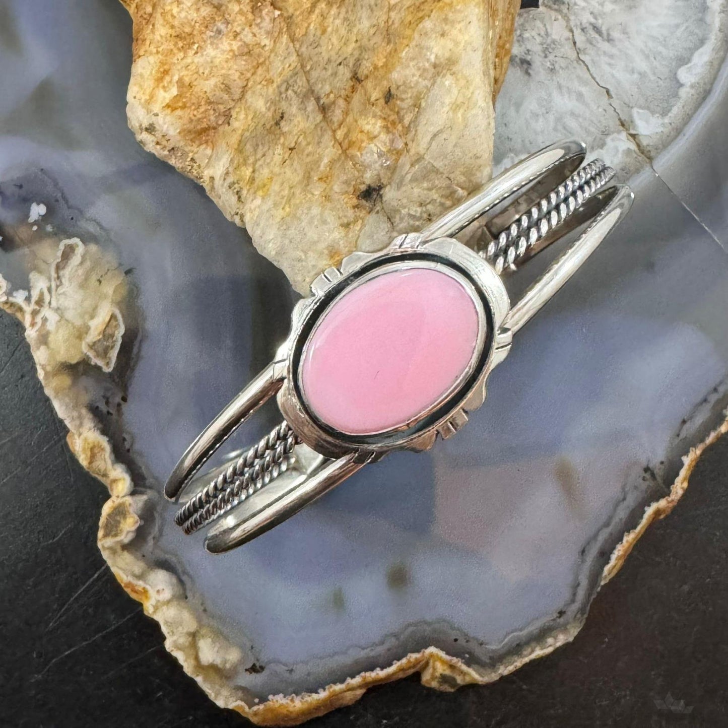 Native American Sterling Silver Oval Pink Conch Split Shank Bracelet For Women