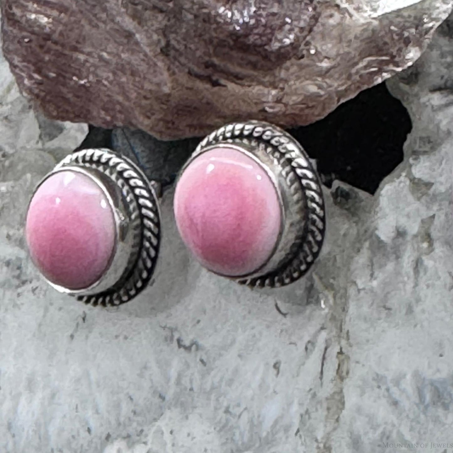 Native American Sterling Silver Round Pink Conch Decorated Stud Earrings For Women