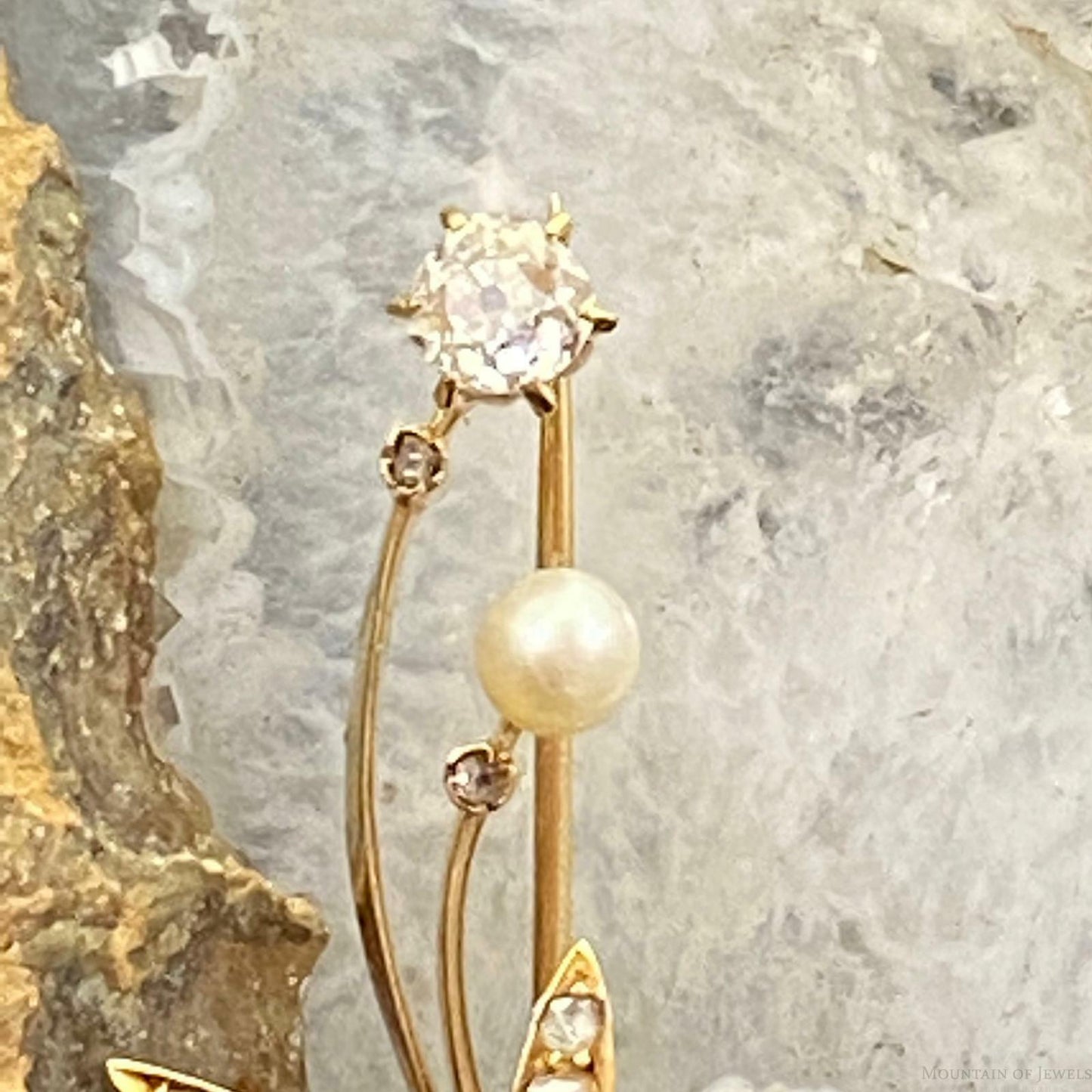 Vintage 14K Yellow Gold Pearls and Diamonds Flower Brooch For Women