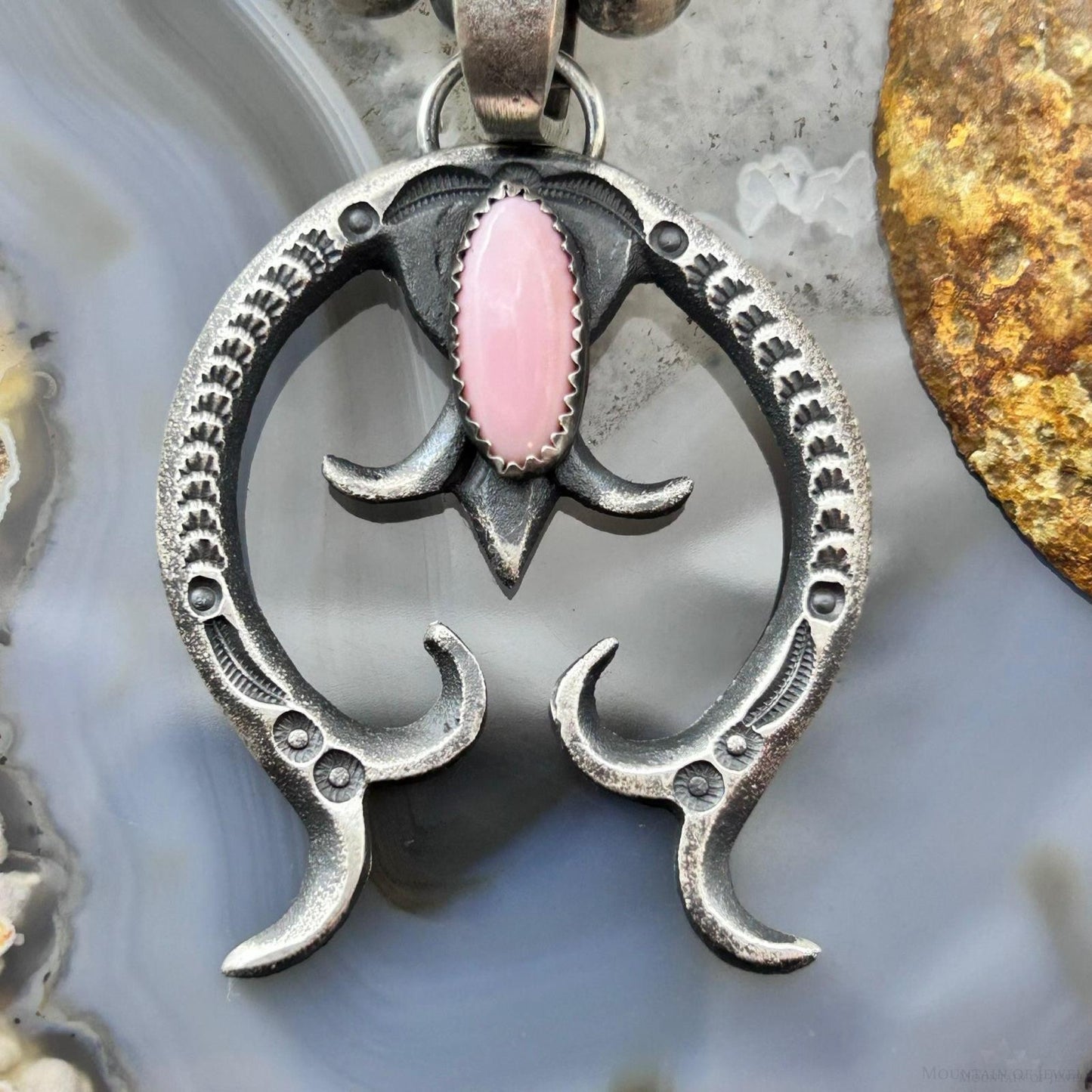 Eva & Linberg Billah Native American Sterling Silver Pink Conch Naja Pendant For Women