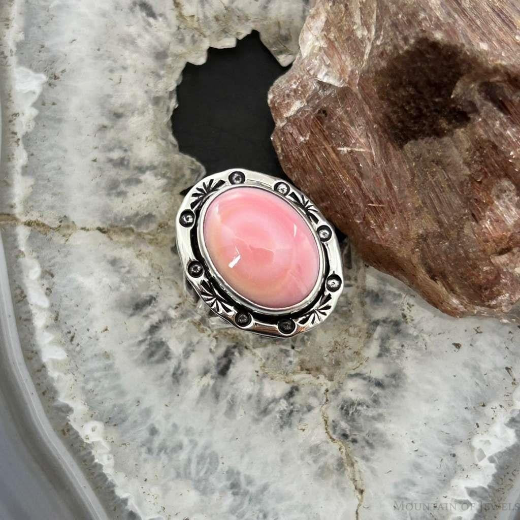 Native American Sterling  Silver Oval Pink Conch Decorated Ring Size 7.25 For Women