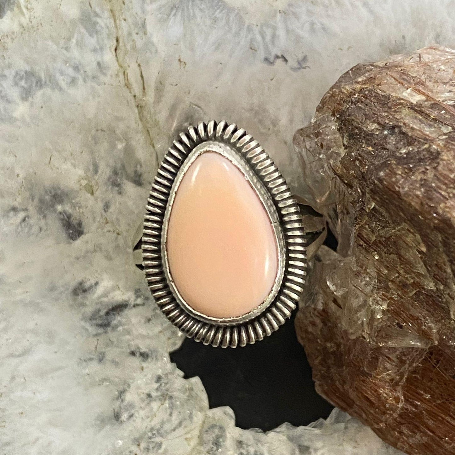 Native American Sterling Silver Teardrop Pink Conch Shell Ring Size 6.25