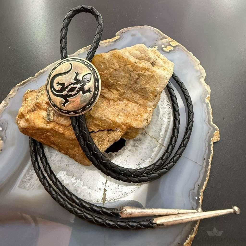 Native American Silver Round Engraved Lizard Decorated Bolo Tie For Men