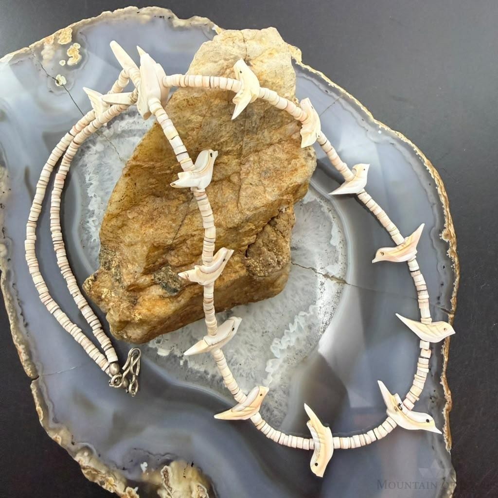 Vintage Native American Heishi Beads & 16 Carved Shell Birds Necklace For Women