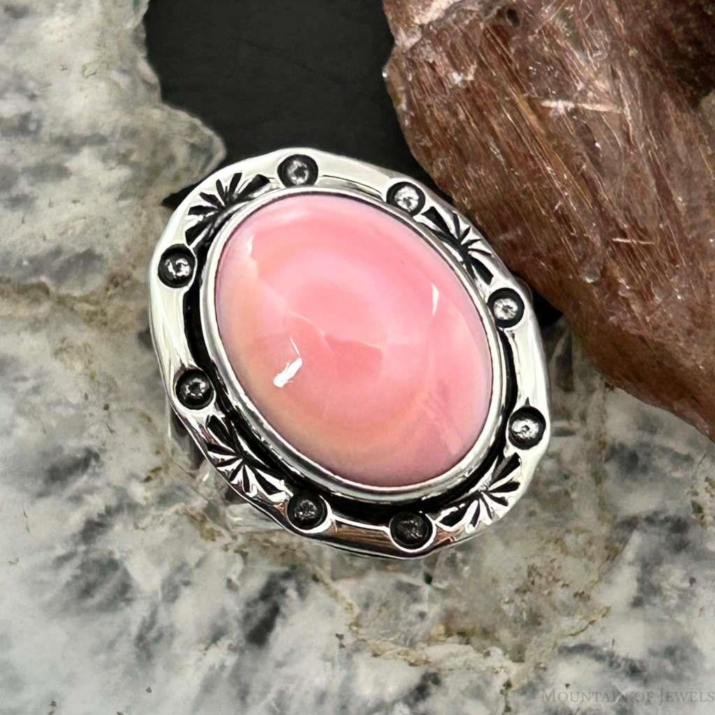 Native American Sterling  Silver Oval Pink Conch Decorated Ring Size 7.25 For Women