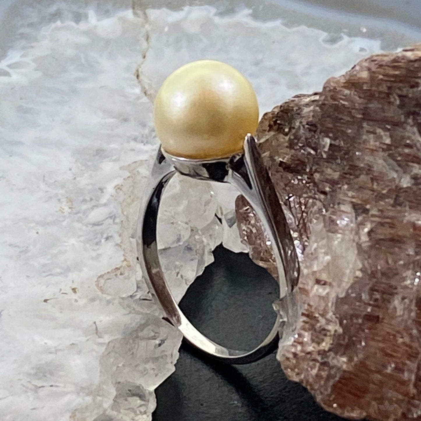 Vintage 14K White Gold with Off White Pearl Ring Size 6.5 For Women