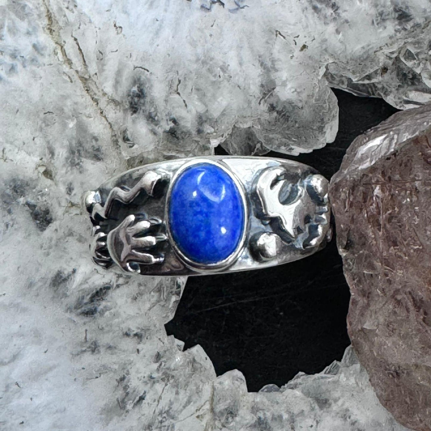 Jody Naranjo Sterling Silver Oval Denim Lapis Petroglyph Band Ring For Women