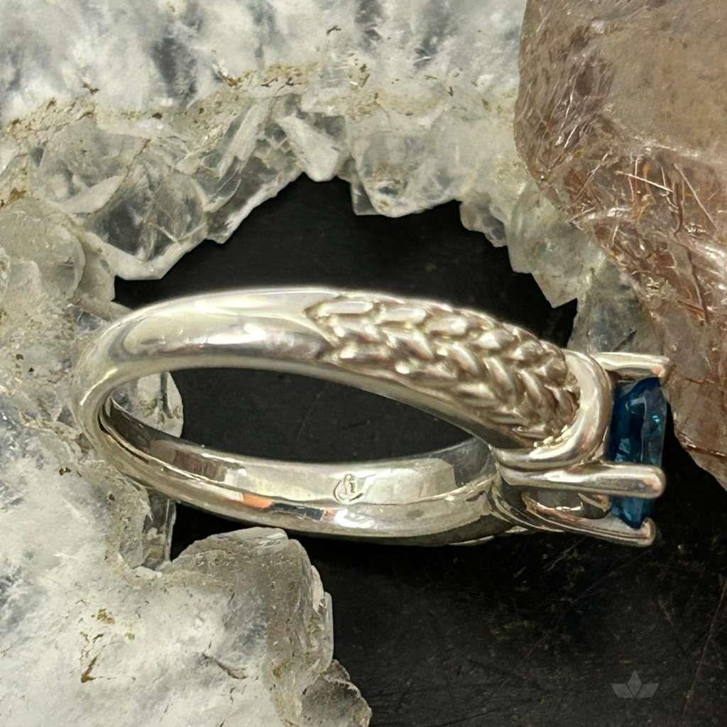 Carolyn Pollack Sterling Silver Faceted Blue Topaz Decorated Ring Size 7 For Women