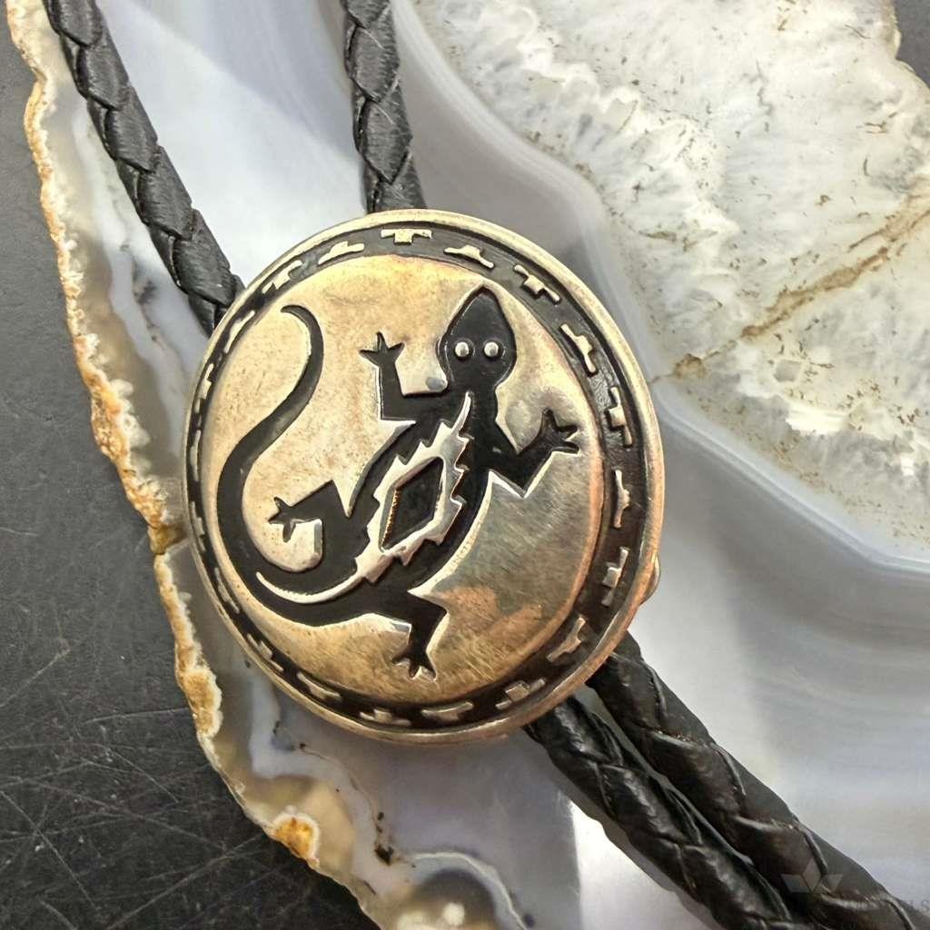 Native American Silver Round Engraved Lizard Decorated Bolo Tie For Men