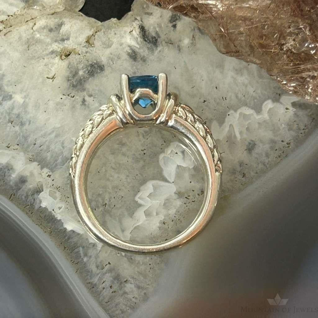 Carolyn Pollack Sterling Silver Faceted Blue Topaz Decorated Ring Size 7 For Women