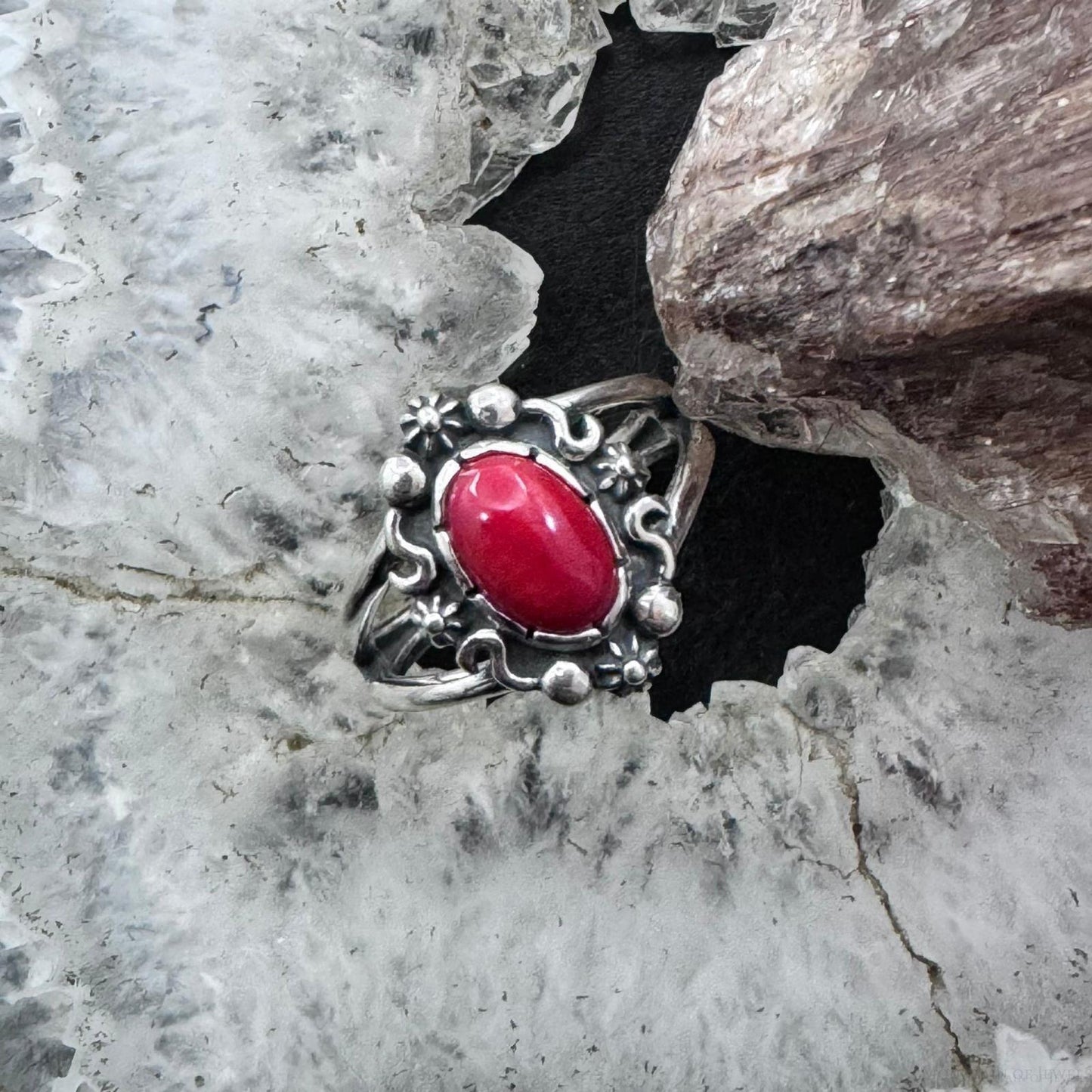 Carolyn Pollack Sterling Silver Oval Red Jasper Decorated Split Shank Ring For Women