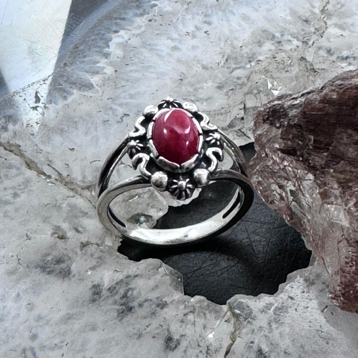 Carolyn Pollack Sterling Silver Oval Red Jasper Decorated Split Shank Ring For Women