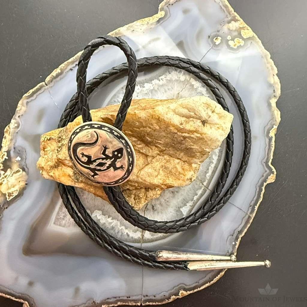 Native American Silver Round Engraved Lizard Decorated Bolo Tie For Men