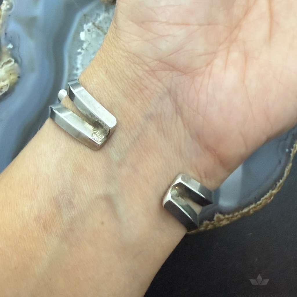 Vintage Native American Silver 5 Oval Turquoise Single Row Bracelet For Women