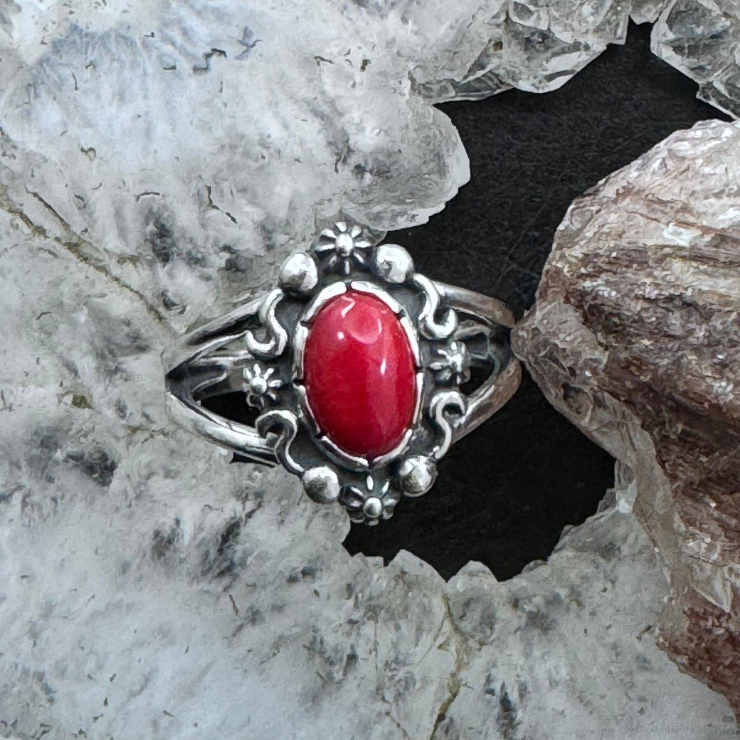 Carolyn Pollack Sterling Silver Oval Red Jasper Decorated Split Shank Ring For Women