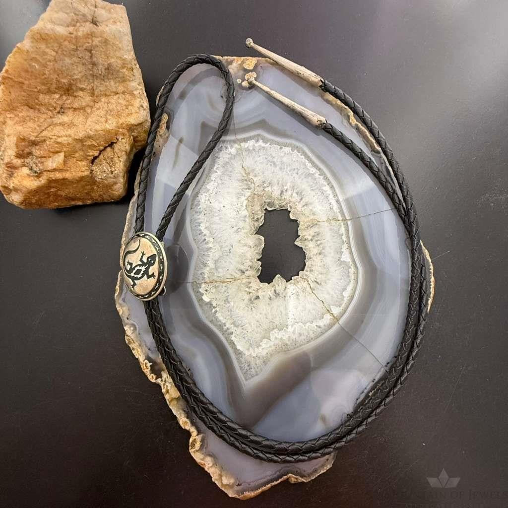 Native American Silver Round Engraved Lizard Decorated Bolo Tie For Men