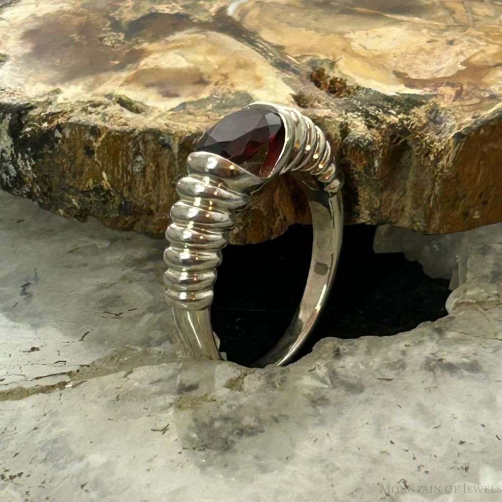 Carolyn Pollack Sterling Silver Faceted Garnet Decorated Ring Size 7 For Women