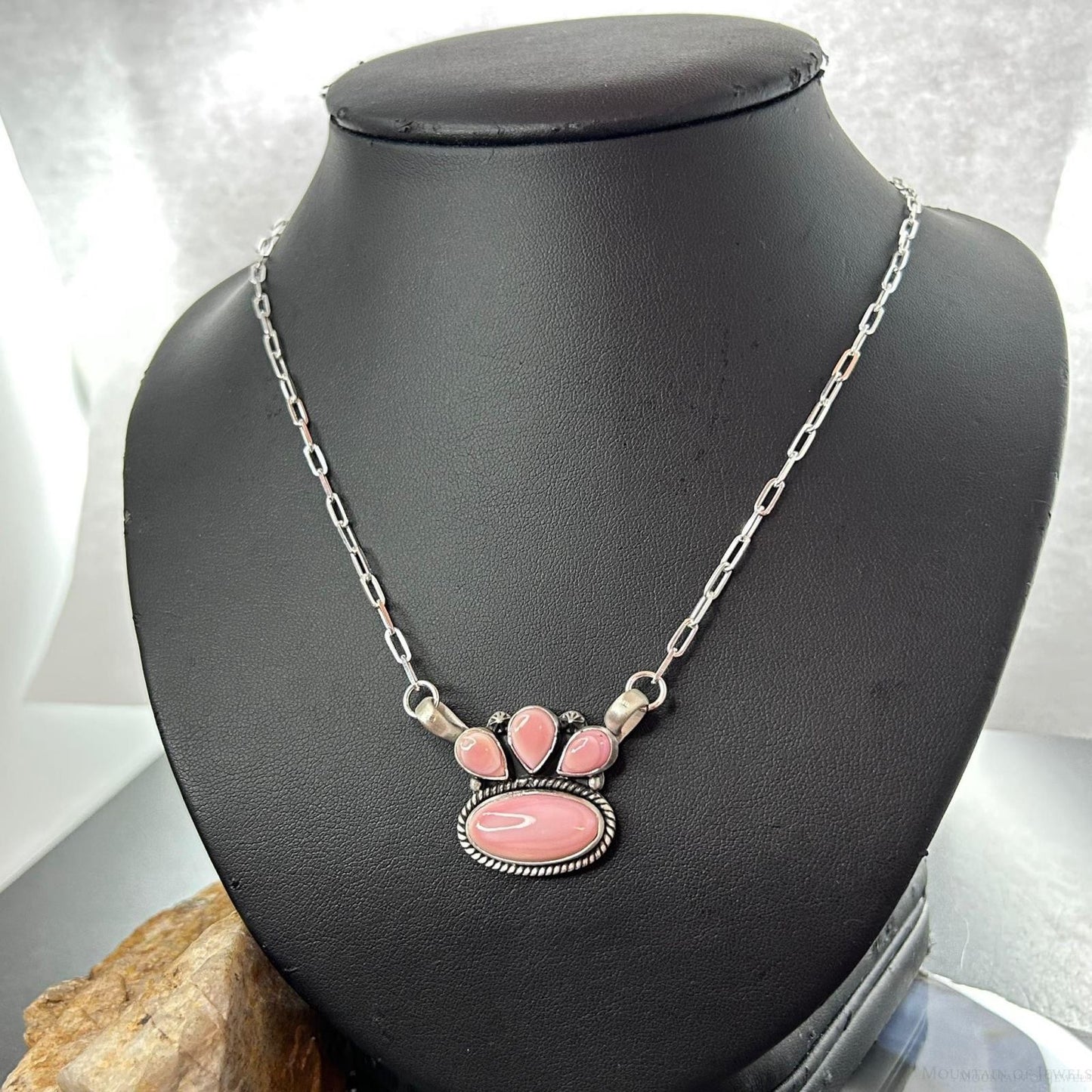 Native American Sterling Silver Teardrop & Oval Pink Conch Pendant W/Necklace For Women