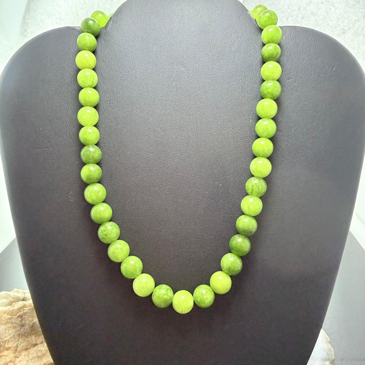 Sterling Silver Southwestern Style 10mm Peridot Beads 16" Necklace For Women