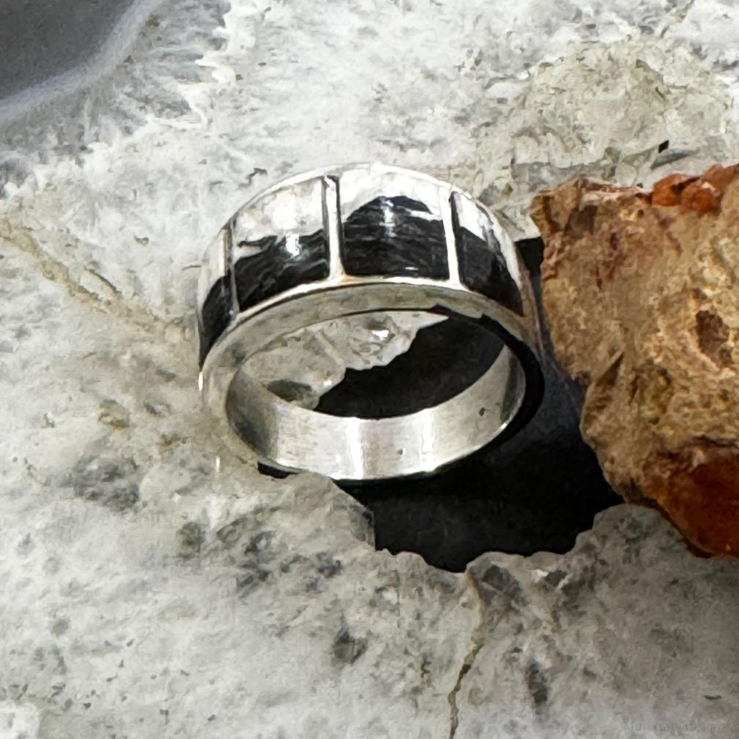 Native American Sterling Silver Graduated White Buffalo Inlay Band Ring Size 8.5 For Women