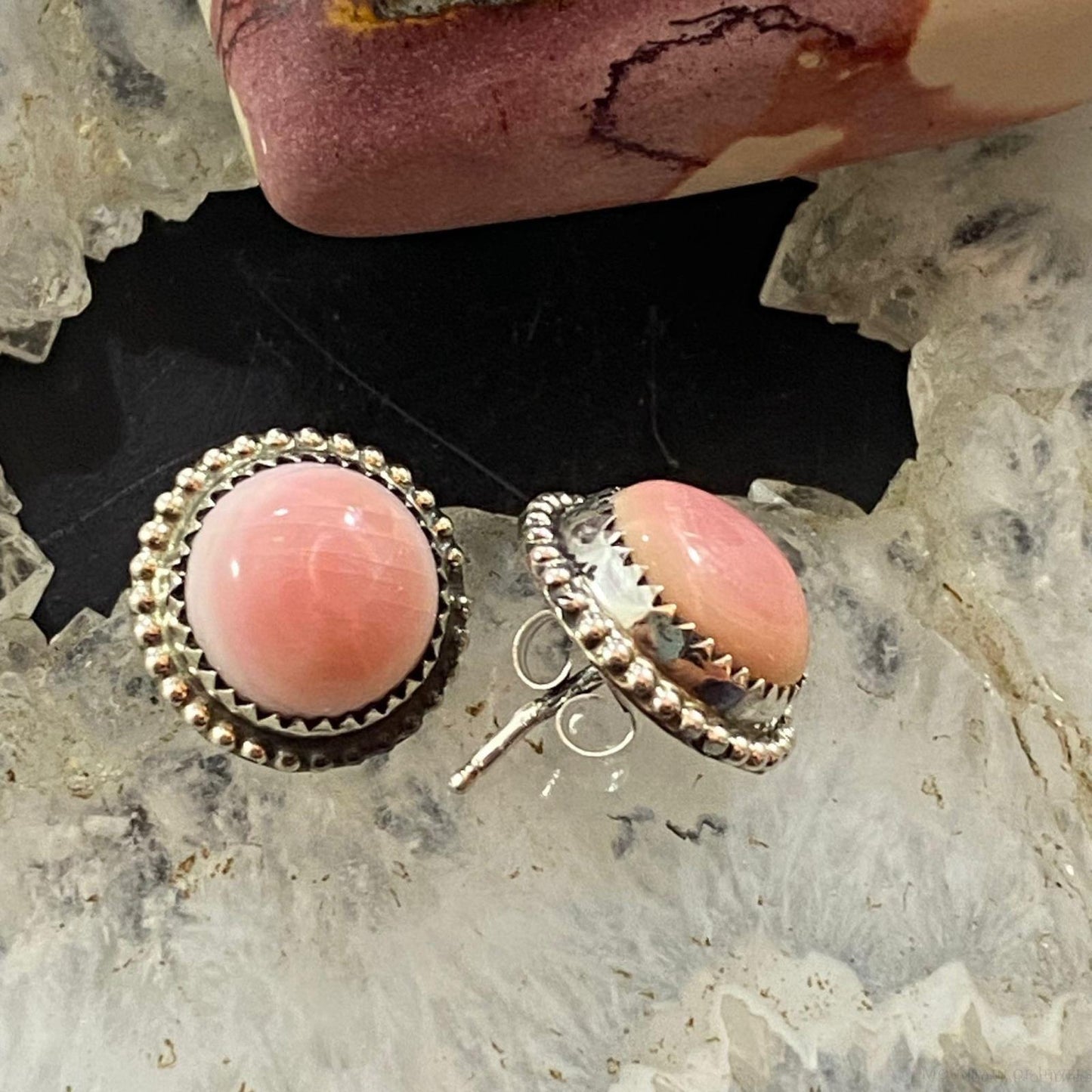 Esther White Navajo Native American Sterling Silver Round Pink Conch Shell Stud Earrings For Women